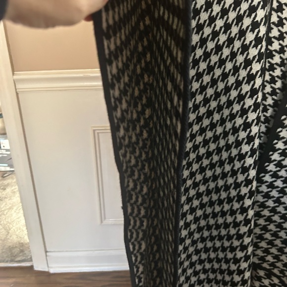 Warm Talbots Black and White Cap - Picture 4 of 4